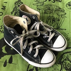 Kids unisex Converse black high tops size 1